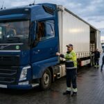 Полицейская машина на немецком автобане во время проверки